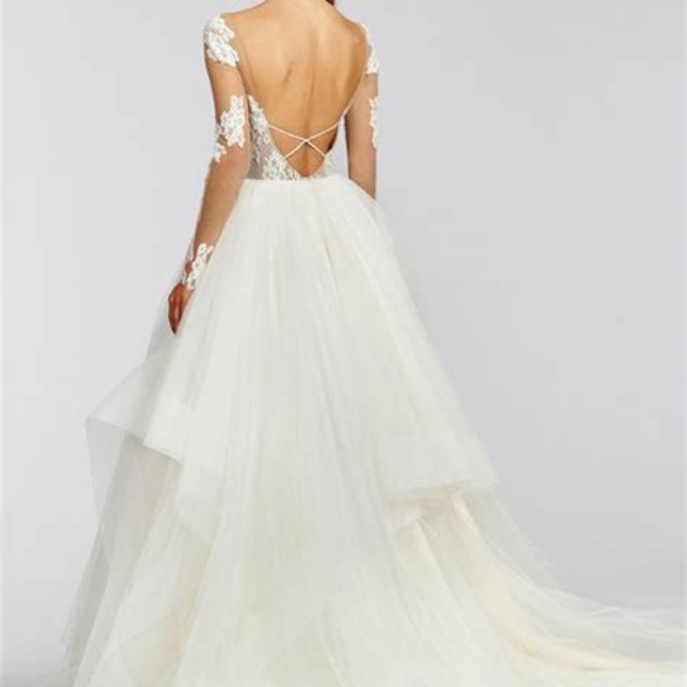 DESIGNER Wedding Gown- Lightweight + Dramatic!